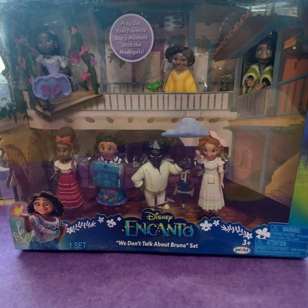 Disney Encanto Magical Madrigal Playset